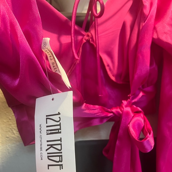 crop pink top - Picture 1 of 3